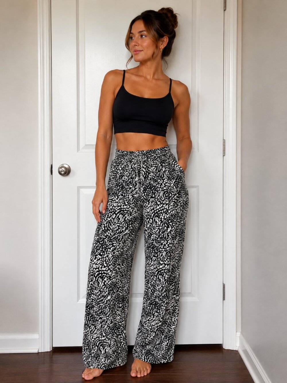 Black & White Abstract Print Wide-Leg Pants
